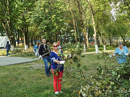 Сотрудники департамента семьи, социальной и демографической политики Брянской области приняли участие в областном субботнике Сотрудники департамента семьи, социальной и демографической политики Брянской области приняли участие в областном субботнике