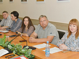 В Правительстве Брянской области обсудили вопросы поддержки многодетных семей В Правительстве Брянской области обсудили вопросы поддержки многодетных семей
