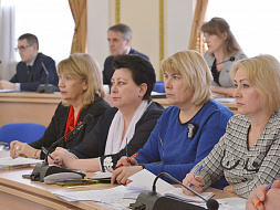 В Правительстве региона обсудили основные направления семейной и демографической политики В Правительстве региона обсудили основные направления семейной и демографической политики